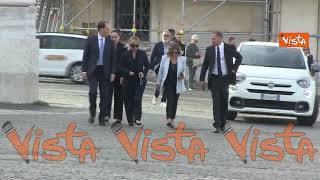 L’ingresso al Quirinale della Meloni e della delegazione di FdI per le consultazioni con Mattarella