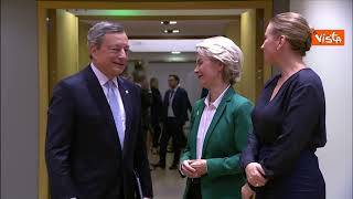 Draghi al Consiglio Ue, il saluto di von der Leyen con un abbraccio