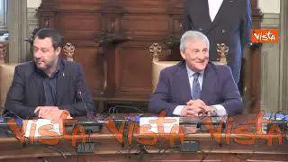 Meloni riunisce il primo Consiglio dei Ministri, ecco le immagini del girotavolo a Palazzo Chigi