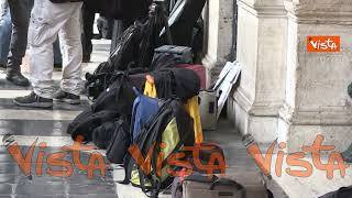 L’attesa di fotografi, giornalisti e operatori per la Cerimonia della Campanella a Palazzo Chigi