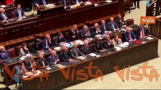 La standing ovation dei ministri per Meloni al termine della replica alla Camera