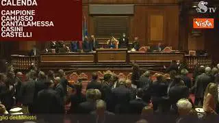 Calenda vota per sbaglio la fiducia al Governo Meloni, il voto poi viene corretto