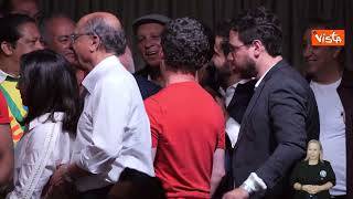 Lula eletto Presidente del Brasile, l'abbraccio coi sostenitori al comitato elettorale