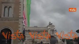 Il passaggio delle Frecce tricolore per la Celebrazione della giornata delle Forze armate