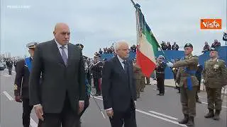 Mattarella passa in rassegna le Forze Armate schierate a Bari per le celebrazioni del 4 novembre