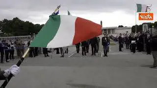 "Viva il Presidente" i bambini accolgono Mattarella a Bari