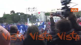 "Bella ciao" chiude la manifestazione per la pace di Roma, le immagini dal palco