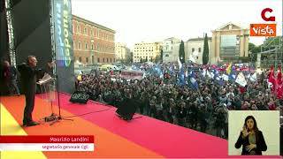 La provocazione di Landini sul palco di piazza San Giovanni: "Siamo più di 50, ma qui per la pace"