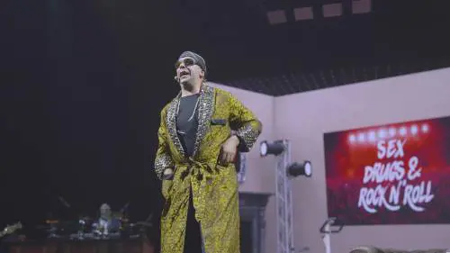 Torna Checco Zalone a teatro: l'imitazione di Vasco Rossi