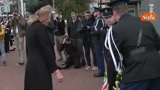 Mattarella depone corona di fiori all'Herdenkings Monument dell'Aja