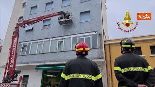 Terremoto Marche, Vigili del Fuoco rimuovono parti pericolanti da un palazzo ad Ancona
