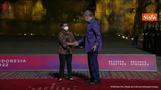 G20 Bali, Lavrov alla cena di gala in abiti tradizionali indonesiani