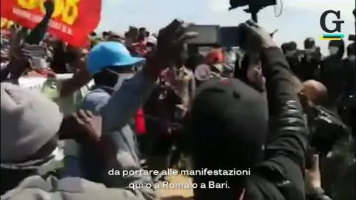 Nel ghetto di Torretta Antonacci: "Tutti abbiamo paura di Soumahoro e i suoi uomini"