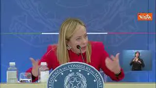 Meloni ai giornalisti in conferenza stampa: "È una vita che volete insegnarmi qualcosa"