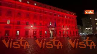 Femminicidio, la lista delle 104 vittime del 2022 proiettata sulla facciata di Palazzo Chigi
