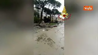 La frana travolge una casa: si cercano i dispersi