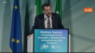 Salvini: "Qualcuno propone di arrestare i sindaci, io voglio proteggerli e liberarli da burocrazia"