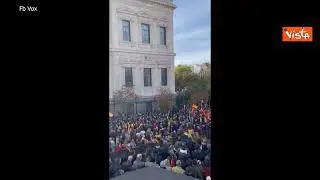 Manifestazione di Vox in Spagna, migliaia di persone in piazza a Madrid