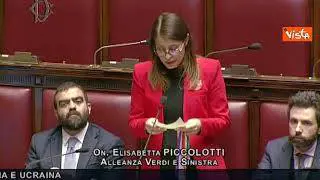 Ucraina, Piccolotti (SI) in Aula con fascia arcobaleno: "Chiedere pace non significa essere imbelli"