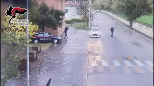 Lo spettacolare blitz dei carabinieri: tre rapinatori in manette