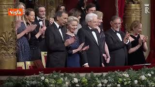 Meloni e von der Leyen alla Scala, la premier in velluto, la leader Ue in paillettes