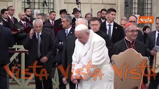 L’arrivo di Papa Francesco a Piazza di Spagna per la preghiera all’Immacolata