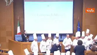 Albo d’Oro Federazione Italiana Cuochi, gli chef posano con il ministro Lollobrigida per una foto