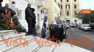 Giorgia Meloni arriva al funerale dell'amica Nicoletta Golisano a Civitavecchia