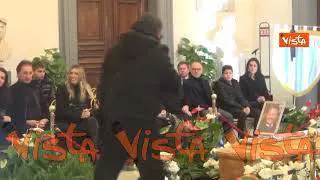 Mihajlović, la commozione dei tifosi alla camera ardente in Campidoglio
