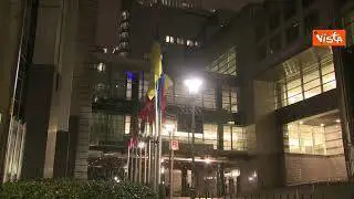 Light Up Ukraine, luci spente al Parlamento Ue in solidarietà con l'Ucraina