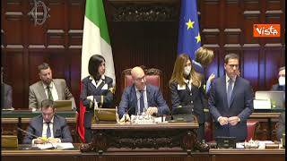 Bagarre alla Camera, Pellegrini mostra il dito medio: "Presidente, ecco i gesti che mi fanno"