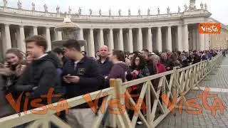 Morte Papa Ratzinger, le immagini delle lunghissime code per poter accedere a San Pietro