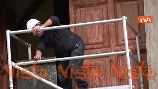 Palazzo Madama imbrattato con vernice arancione dagli ambientalisti, le immagini