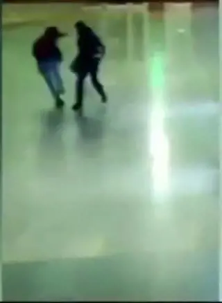 Turista israeliana accoltellata a Termini, il video dell'aggressione