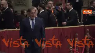 La Russa si inginocchia davanti alla salma di Ratzinger a San Pietro