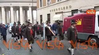 Funerali Ratzinger, bande bavaresi lasciano Piazza San Pietro