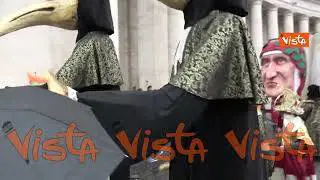”Viva la Befana”, le immagini del corteo storico-folcloristico in piazza San Pietro