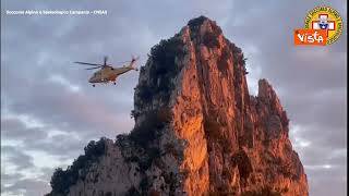 Lo spettacolare intervento del Soccorso Alpino ai Faraglioni di Capri