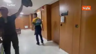 Brasile, sostenitori di Bolsonaro irrompono nel Parlamento