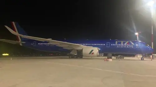 Incidente in pista a New York, l’audio della torre di controllo coi comandanti Delta e Ita