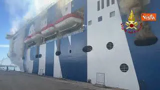 Incendio sul traghetto Palermo-Napoli, l'intervento dei Vigili del Fuoco