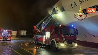 Incendio sul traghetto a Palermo-Napoli, Vigili del Fuoco al lavoro tutta la notte