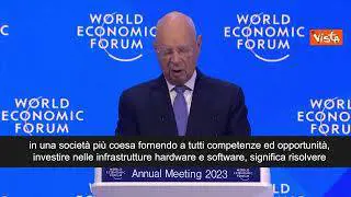 Schwab a Davos: "Per le prossime sfide servirà creatività e cooperazione"