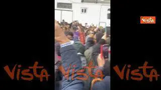 Funerali Gina Lollobrigida, il feretro esce dalla chiesa accompagnato dalla fanfara bersaglieri