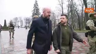 Zelensky mostra al Presidente del Consiglio Ue Michel la sua stella sua "Walk of the brave" a Kiev