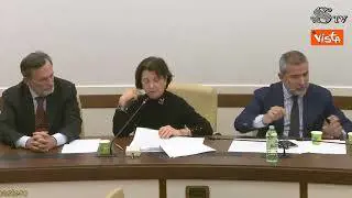 Roccella: "Donne non sono davvero libere di avere figli"