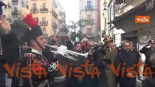 Giorno della Memoria, il sindaco di Napoli Manfredi depone una corona per le vittime dell'Olocausto