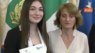 Mattarella premia i ragazzi vincitori di un concorso sulla Shoah