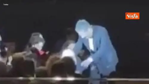 Crosetto canta "Bella Ciao" con Fiorello