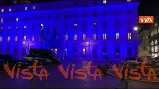 Palazzo Chigi si tinge di blu per la Giornata delle vittime di tutte le guerre